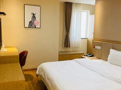 -7天连锁酒店(上海徐家汇龙华路地铁站店)