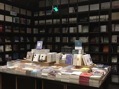 -钟书阁(松江泰晤士小镇店)