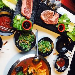 八色烤肉人均_烤肉拌饭图片