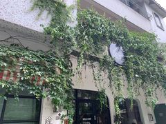 -彳亍咖啡·这里(水湾路店)