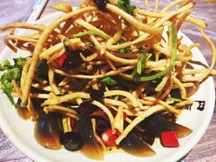 馓子拌皮蛋-巴厘龙虾·榜首油焖大虾(音乐学院·沿江酒馆店)