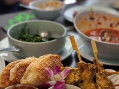 -Chom Cafe and Restaurant