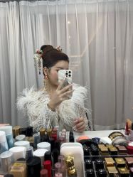 -现代经典婚纱摄影