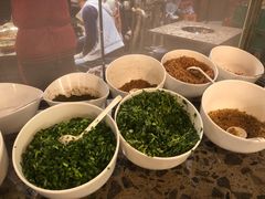 自助调料区-肖肖酸萝卜鱼火锅(总店)