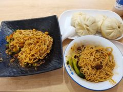 -李与白包子铺(桐梓林店)
