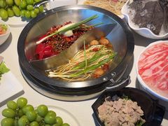 -茅草房·河畔园林火锅