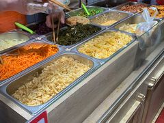 自助取餐区-三兄弟高炉烧饼