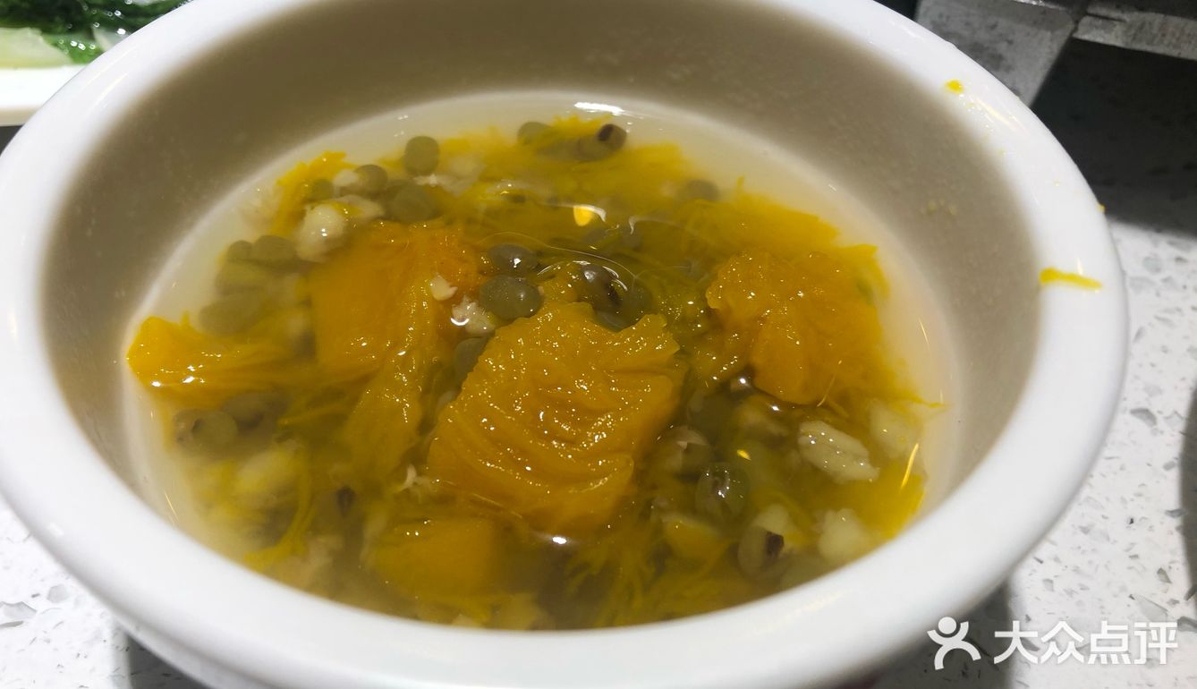 肉质很嫩,那个绿色的菜也还不错,也不是很油