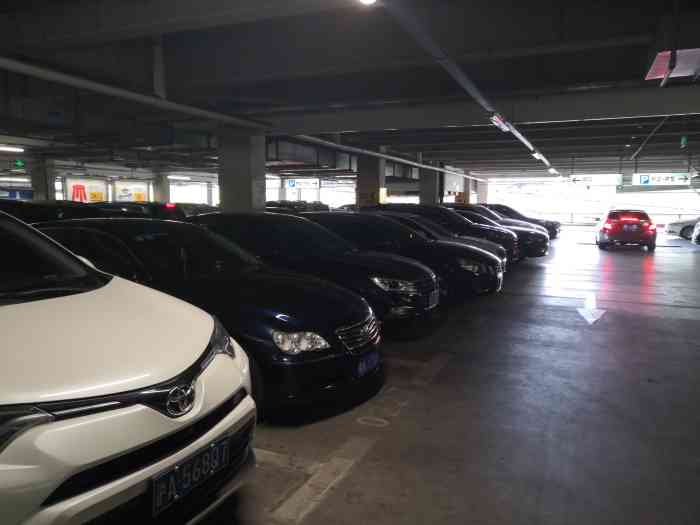 宜家家居停车场宝山店