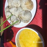 期望有点大，得粘醋吃，单独吃会有点油腻，牛肉大葱的