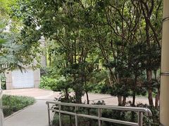 -蓝海豚游泳俱乐部(南京西路店)