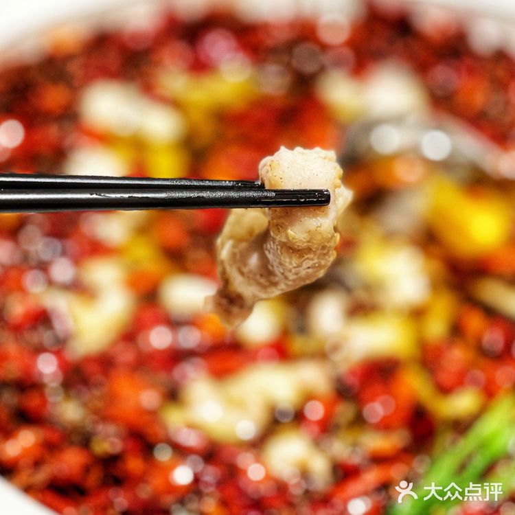 上海首家“瑰瘾食水煮鱼”热辣来袭