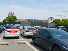 -奥特莱斯停车场