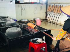 -黄记四更烤乳猪店