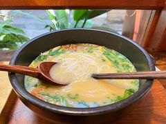 -银米·云南传统过桥米线(双廊黑金冠店)