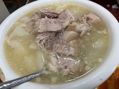 萝卜炖肘子-荣生萝卜汤饭店