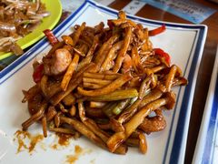 海鲜菇炒猪颈肉-小龍鳳餐室(番禺路店)