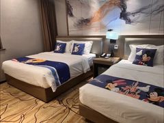 -潮漫酒店(北京通州环球度假区临河里地铁站店)