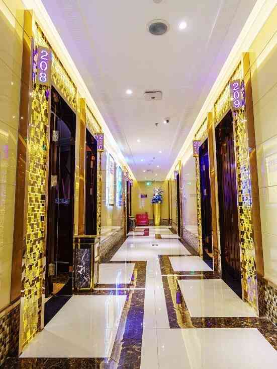 唱吧麦颂ktv(凤凰城店)-"下雨天,没地方去就来唱歌了,这里是新开的.