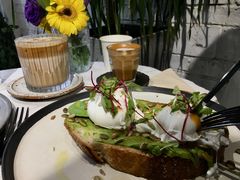 牛油果温泉蛋吐司-O'mills Sourdough Bakery&Bistro(永嘉路店)