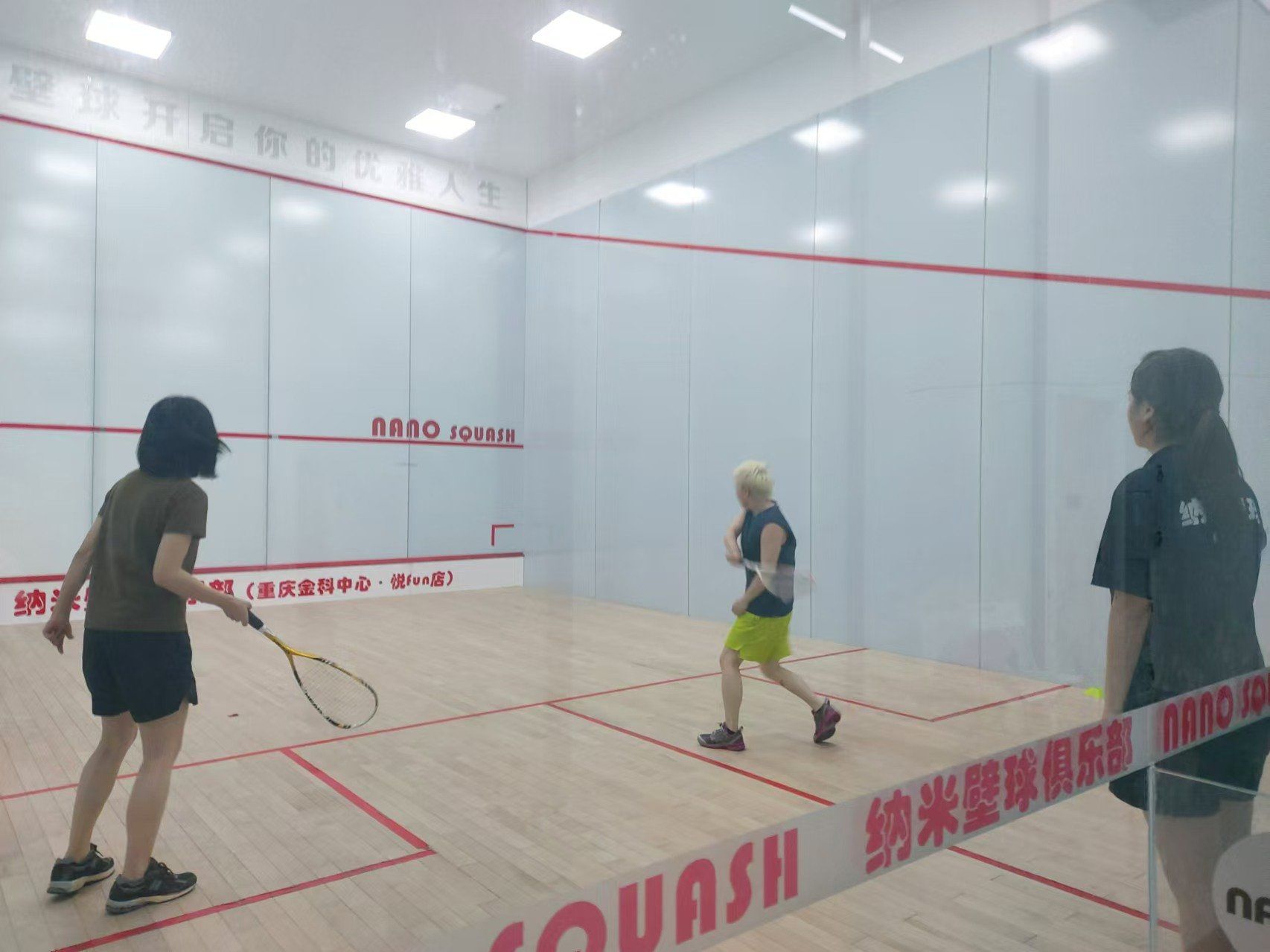 壁球馆:壁球场挥拍日常