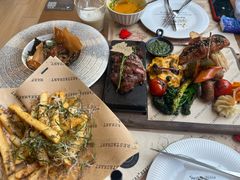 -Mark&Mars Restaurant