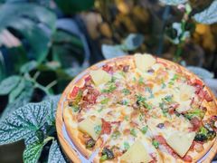 -Rabbit Cafe私房西餐甜点咖啡(栖霞路店)