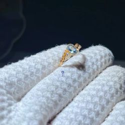 -灵彩珠宝(朗香街店)