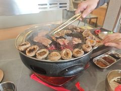 -围炉肉舍•炭烤活鳗•丹东海鲜烤肉(步行街店)
