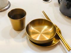 餐具摆设-八乔煎肉馆·丹东特色煎锅(梅林店)