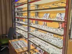 -优医视平价眼镜蔡司依视路折扣工厂店(十里堡店)
