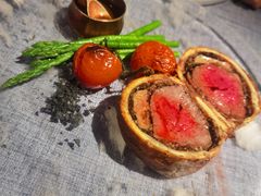 惠灵顿牛排-弦月窗LUNETTE BY AMANDA(复兴路店)