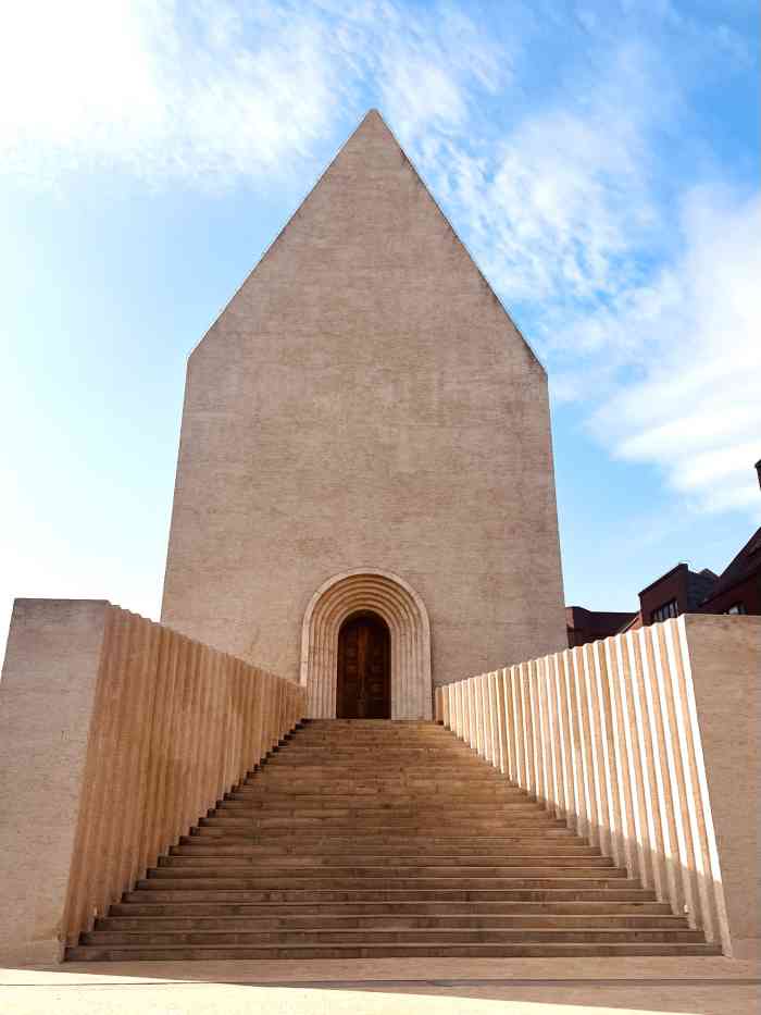 中国油画院艺术的天堂还有网红教堂一定要去参观一下