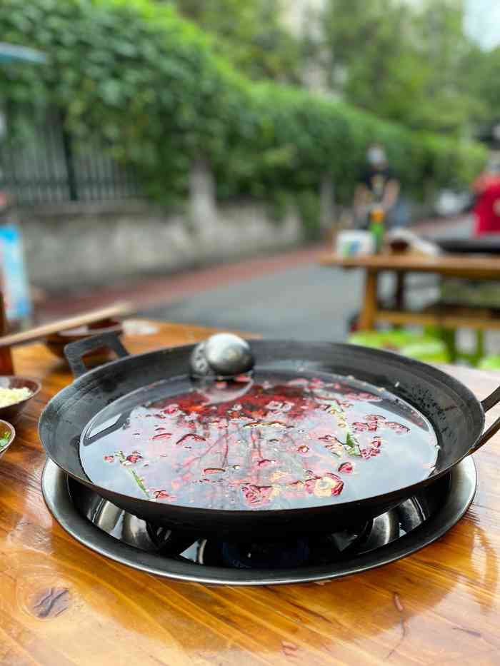 青年火锅(玉林总店)-"在玉林小酒馆 生意挺好的 店铺挺小的运.