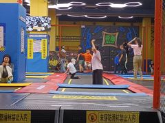 -爱蹦iBOON蹦床运动馆(江汉店)