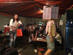 等位区-罗姐烧烤(东风路一段店)