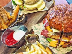 双蛋指椒牛肉汉堡-魏斯理汉堡(西安沣东吾悦店)