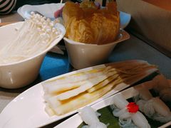 -海底捞火锅(金山百联店)