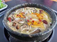 -南渝食府.墨脱石锅松茸鸡