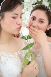 -现代经典婚纱摄影