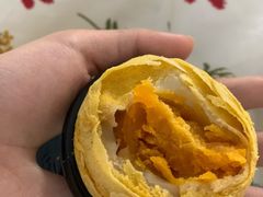 南瓜蛋黄酥-纯坊佳哥手作(江汉路店)