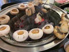 -围炉肉舍•炭烤活鳗•丹东海鲜烤肉(步行街店)