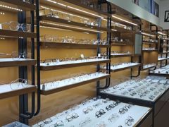 -罗伯特眼镜·蔡司官方授权(罗湖国贸店)