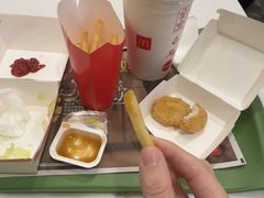 -麦当劳(上海虹桥站30B检票口楼上)