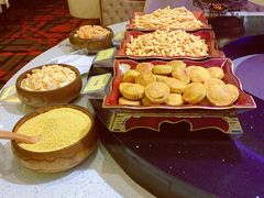 奶茶-乌兰湖畔草坪轻奢营地