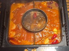 -老牌坊云南鱼豆花火锅(哈西万达店)