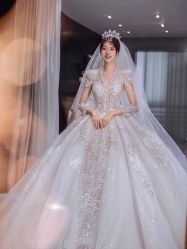 -不晚国际婚纱礼服