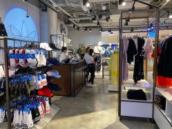 -adidas(德基广场店)