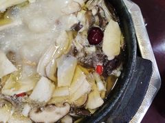 -绿色墨脱石锅城