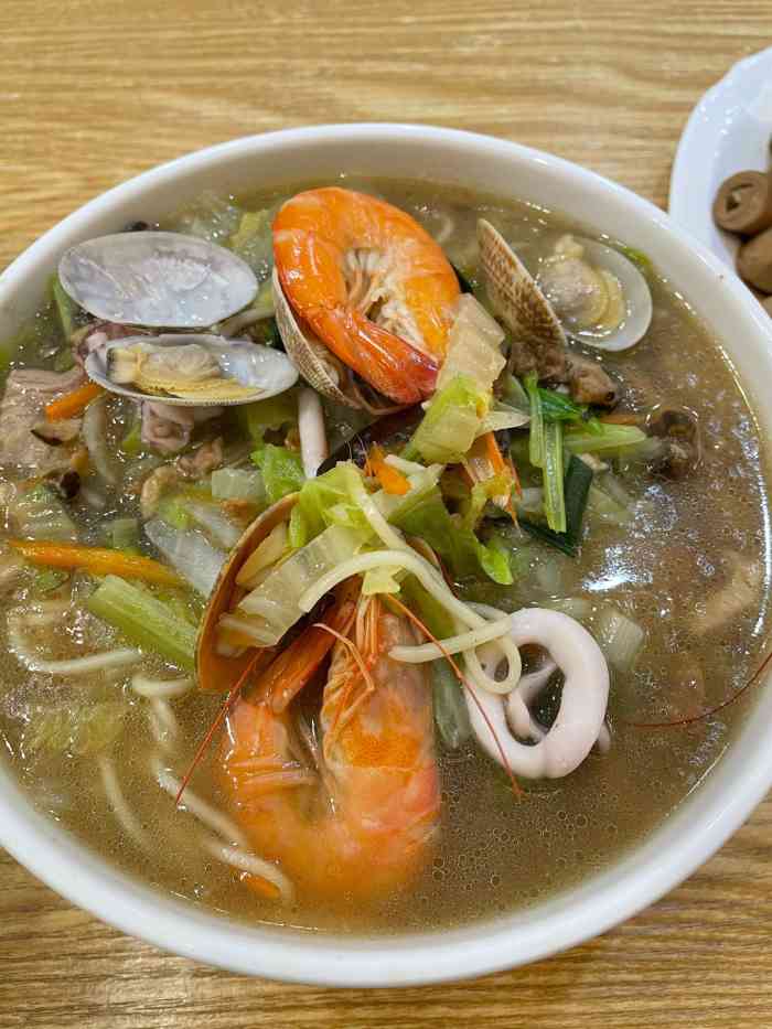 丽莺莆仙卤面店"还不错,挺好吃的,就是位置总是太拥挤.